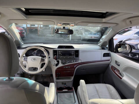 2013 Toyota Sienna XLE 7-Passenger