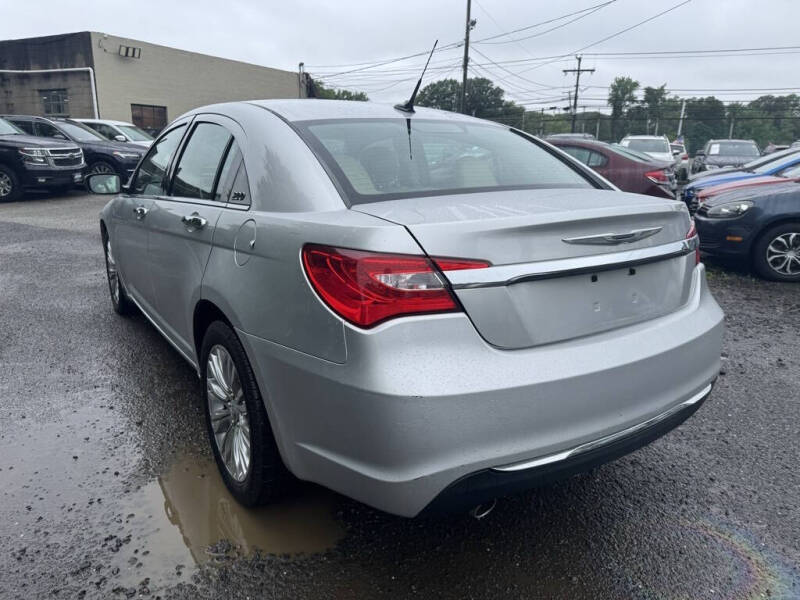 2011 Chrysler 200 Limited