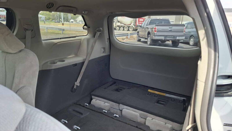 2011 Toyota Sienna LE 8-Passenger