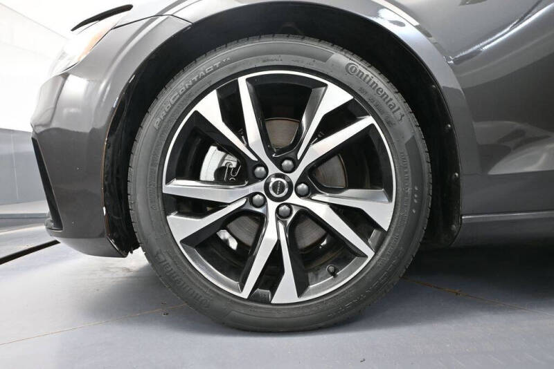 2024 Volvo S60 B5 Core Dark Theme