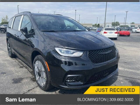 2023 Chrysler Pacifica for sale at Sam Leman CDJR Bloomington in Bloomington IL