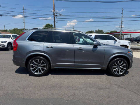 2017 Volvo XC90 T6 Momentum