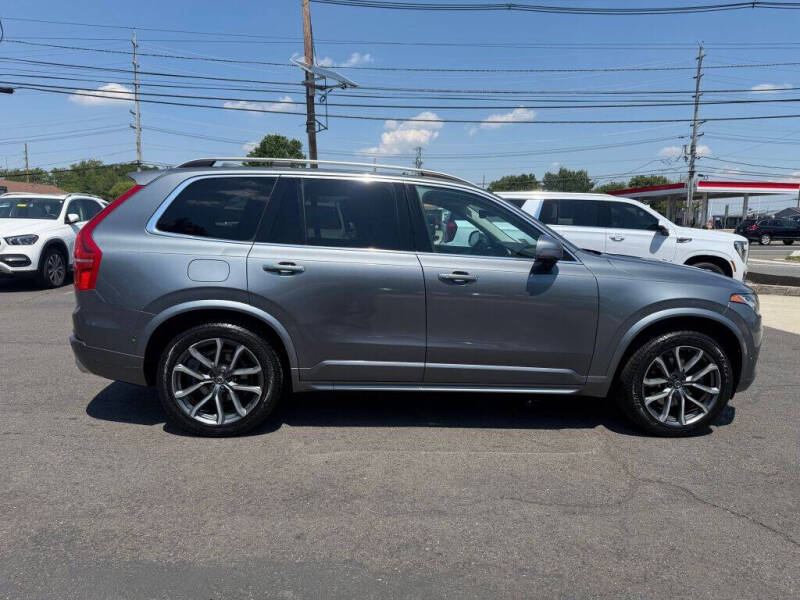 2017 Volvo XC90 T6 Momentum