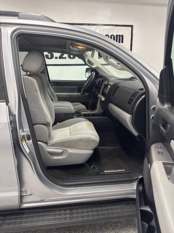 2013 Toyota Sequoia SR5