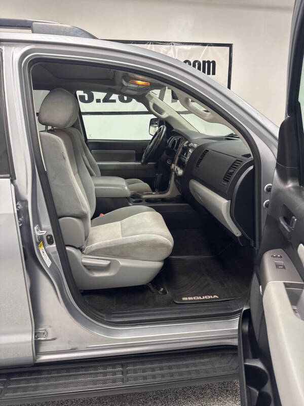 2013 Toyota Sequoia SR5