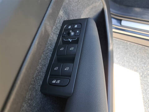 2026 Volvo XC40 B5 Ultra Black Edition