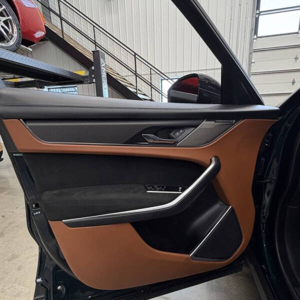 2025 Jaguar F-PACE SVR 575 EDITION