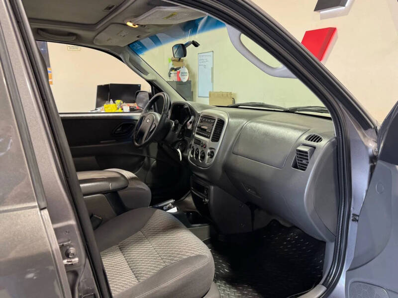 2003 Ford Escape XLT Popular 2