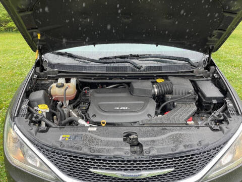 2017 Chrysler Pacifica Touring-L