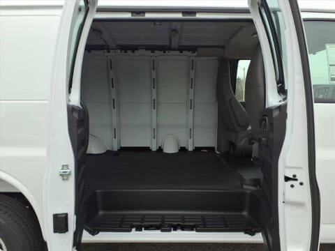 2025 Chevrolet Express 2500