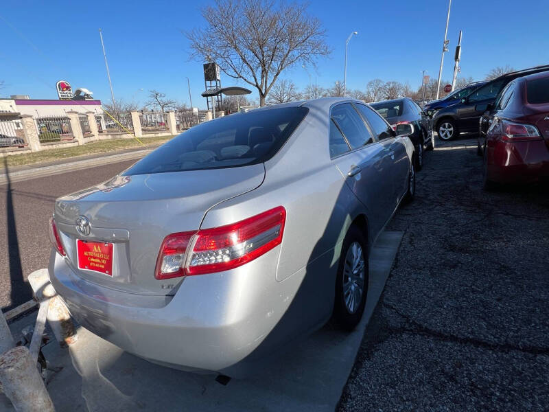 2010 Toyota Camry LE photo 3