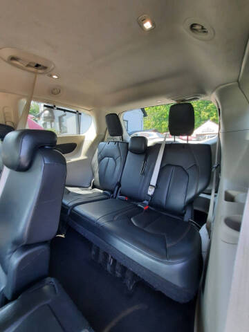 2017 Chrysler Pacifica Touring-L