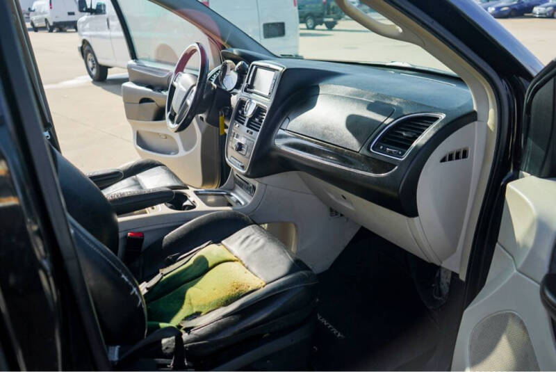 2013 Chrysler Town and Country Limited