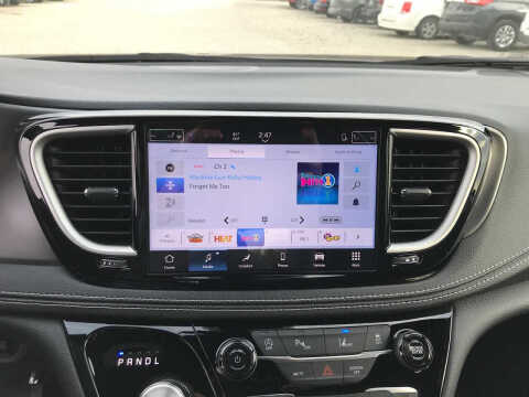 2026 Chrysler Pacifica Select
