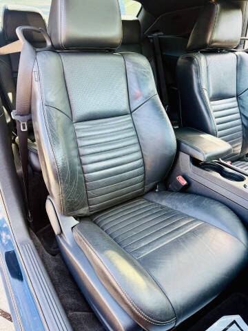 2012 Dodge Challenger SXT Plus