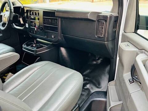2017 GMC Savana 3500