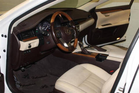 2016 Lexus ES 300h