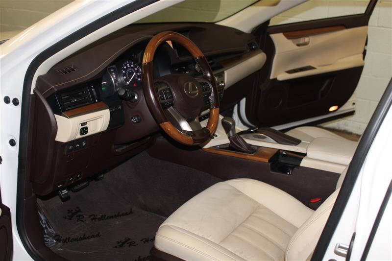 2016 Lexus ES 300h
