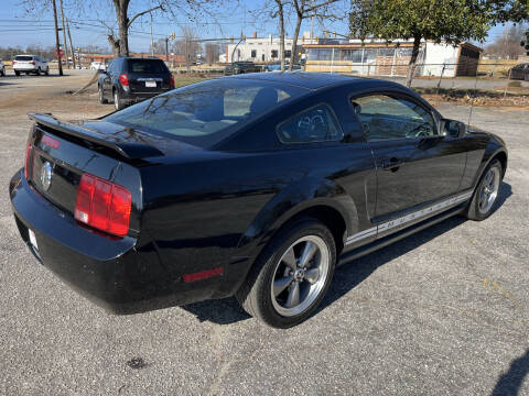 2005 Ford Mustang V6 Deluxe