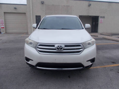 2013 Toyota Highlander for sale at ACH AutoHaus in Dallas TX