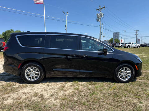 2027 Chrysler Pacifica Select