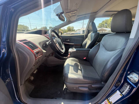 2014 Toyota Prius v Five