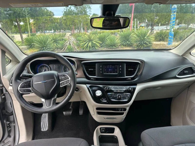 2017 Chrysler Pacifica LX