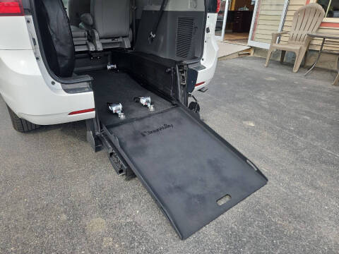 2020 Toyota Sienna LE Mobility 7-Passenger