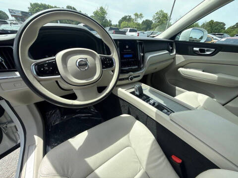 2023 Volvo XC60 B5 Plus Bright Theme