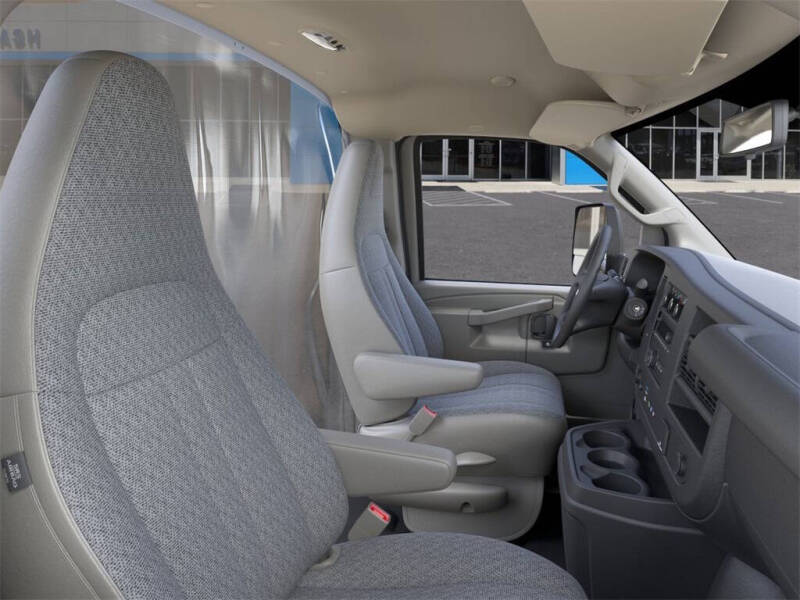 2025 Chevrolet Express 3500