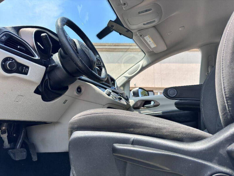 2020 Chrysler Voyager L