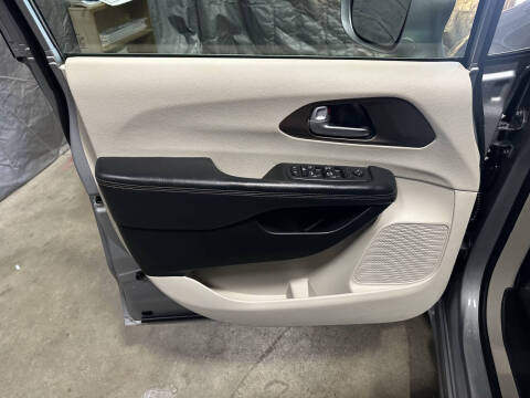 2017 Chrysler Pacifica Touring-L