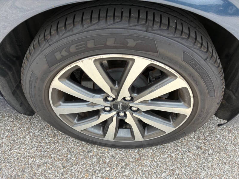 2017 Lincoln Continental Premiere