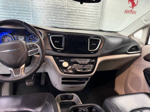 2017 Chrysler Pacifica Touring-L
