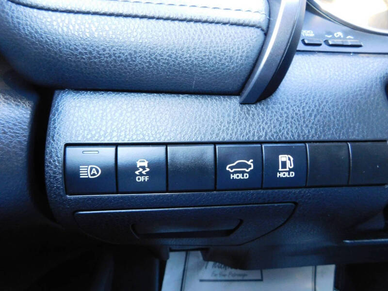 2022 Toyota Camry Hybrid LE