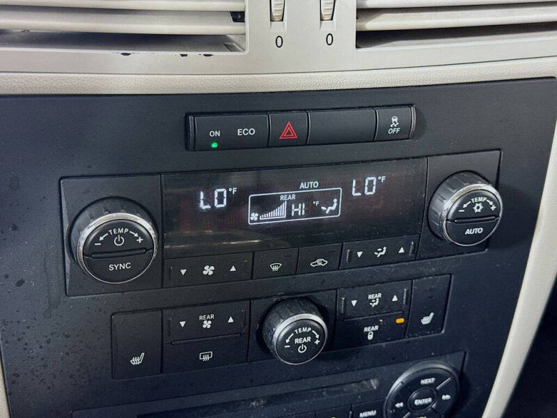 2011 Volkswagen Routan SEL Premium