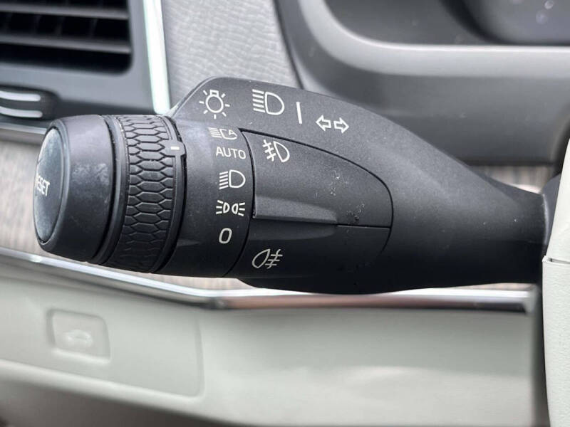 2023 Volvo XC90 B6 Core