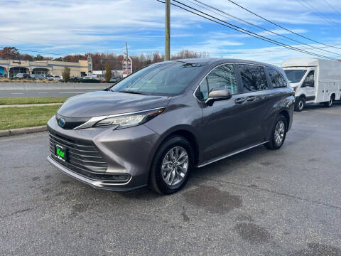 2022 Toyota Sienna for sale at iCar Auto Sales in Howell NJ
