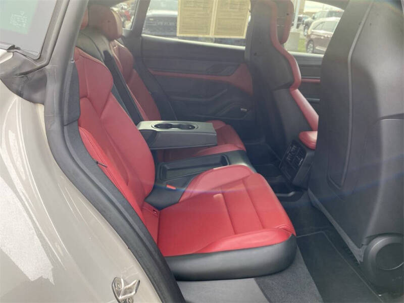 2024 Porsche Taycan GTS Sport Turismo