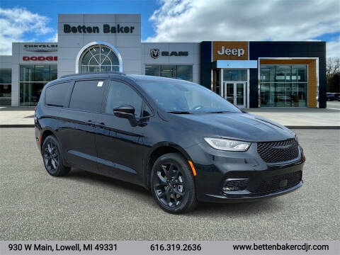 2023 Chrysler Pacifica for sale at Betten Baker Chrysler Dodge Jeep Ram in Lowell MI