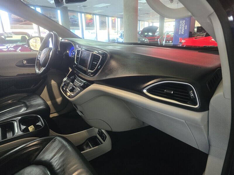 2020 Chrysler Pacifica Touring L