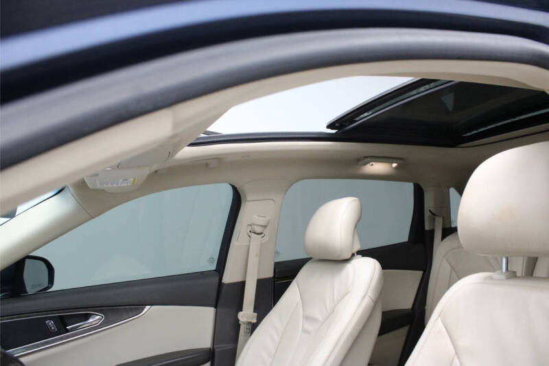 2019 Lincoln Nautilus Select