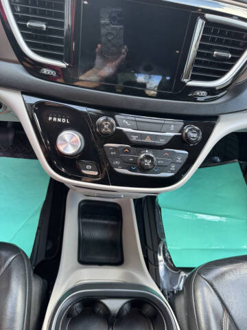 2017 Chrysler Pacifica Touring-L