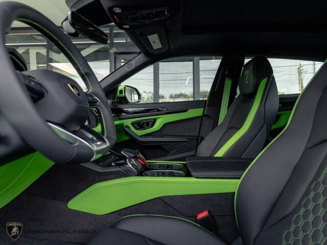 2025 Lamborghini Urus SE