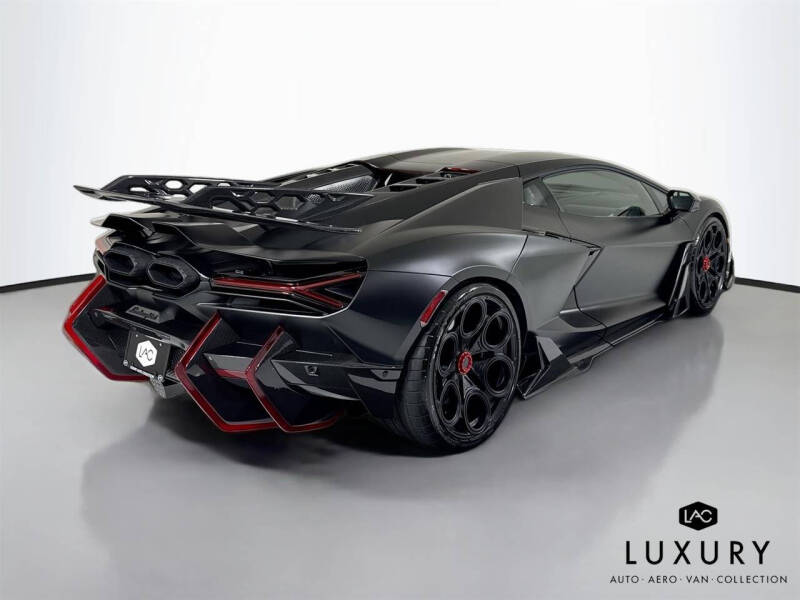 2024 Lamborghini Revuelto