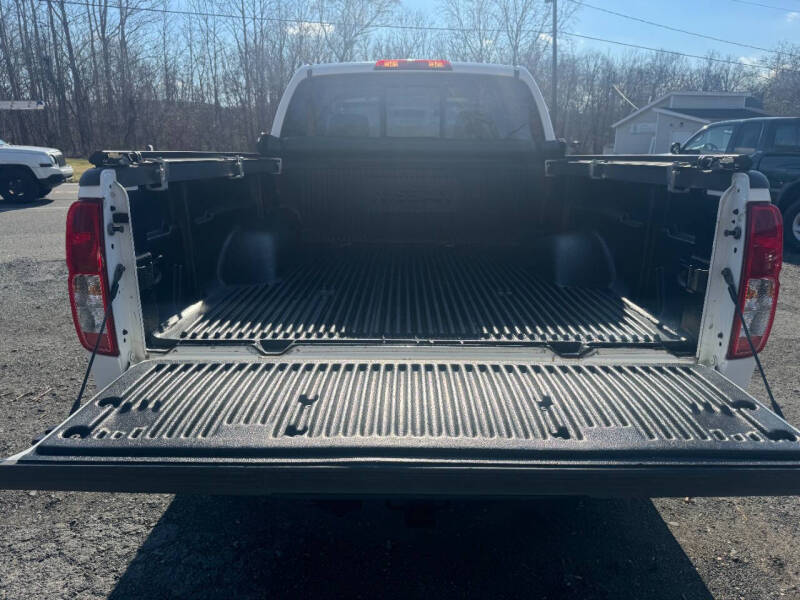 2005 Nissan Frontier SE photo 13