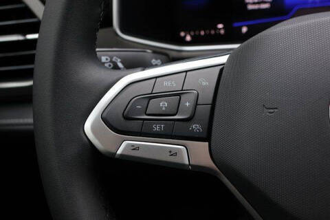 2025 Volkswagen Taos SE Black 4Motion