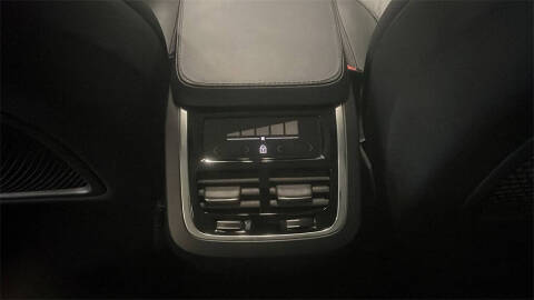 2025 Volvo XC90 B5 Core Bright Theme