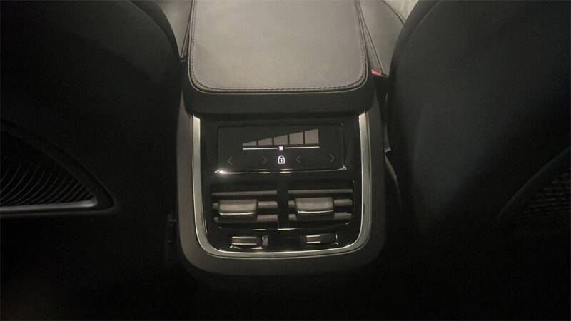 2025 Volvo XC90 B5 Core Bright Theme