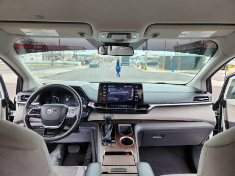 2021 Toyota Sienna LE 8-Passenger